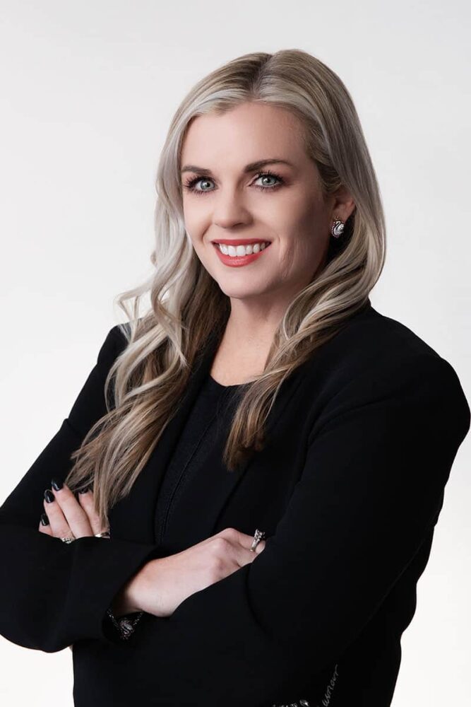 Fotografíagrafía de Mónica Schweighart, socia junior en McIntyre Law Firm.